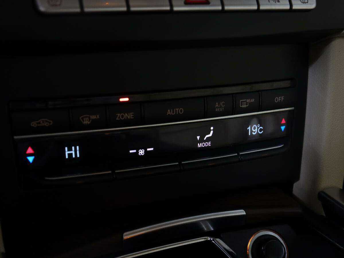 Mercedes-Benz E-Класс с пробегом — 2015 год. Фото: #15