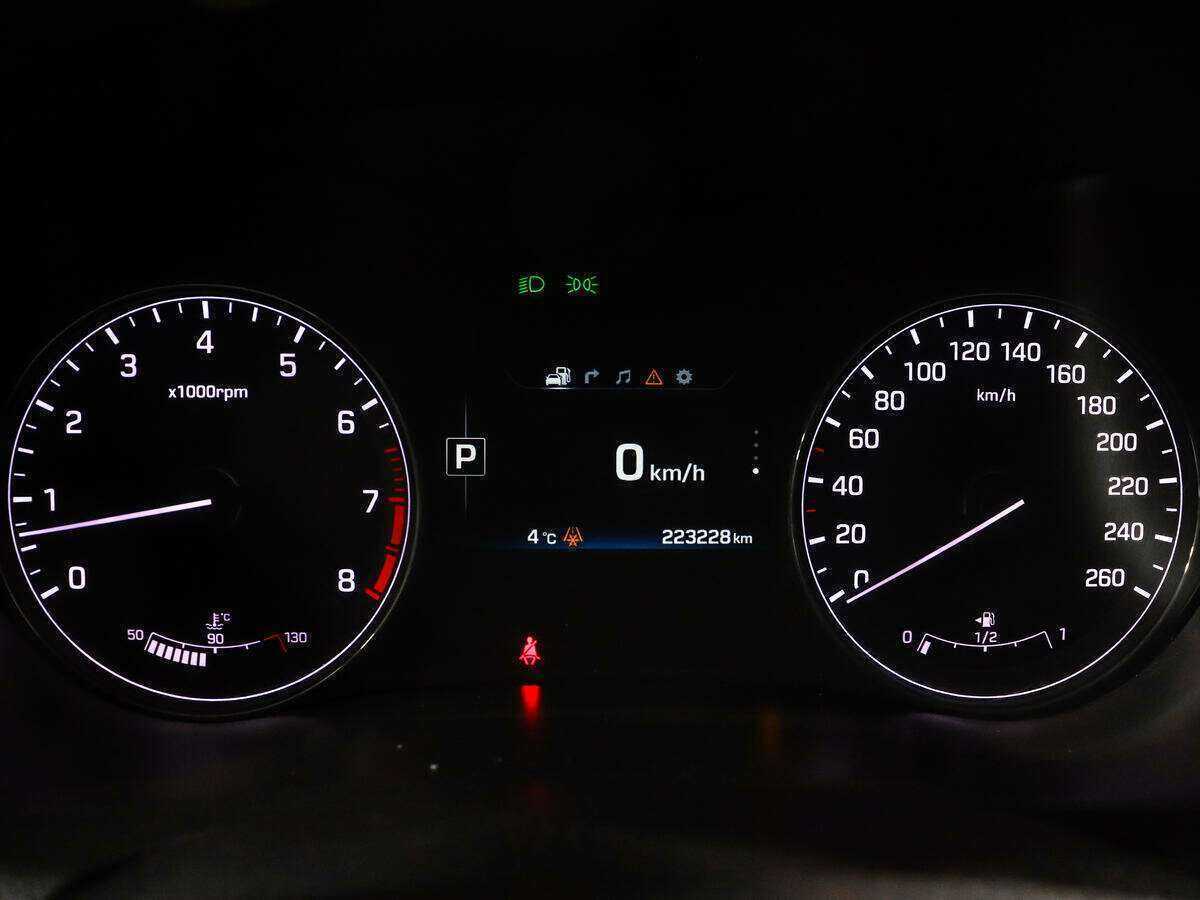 Hyundai Genesis с пробегом — 2014 год. Фото: #9