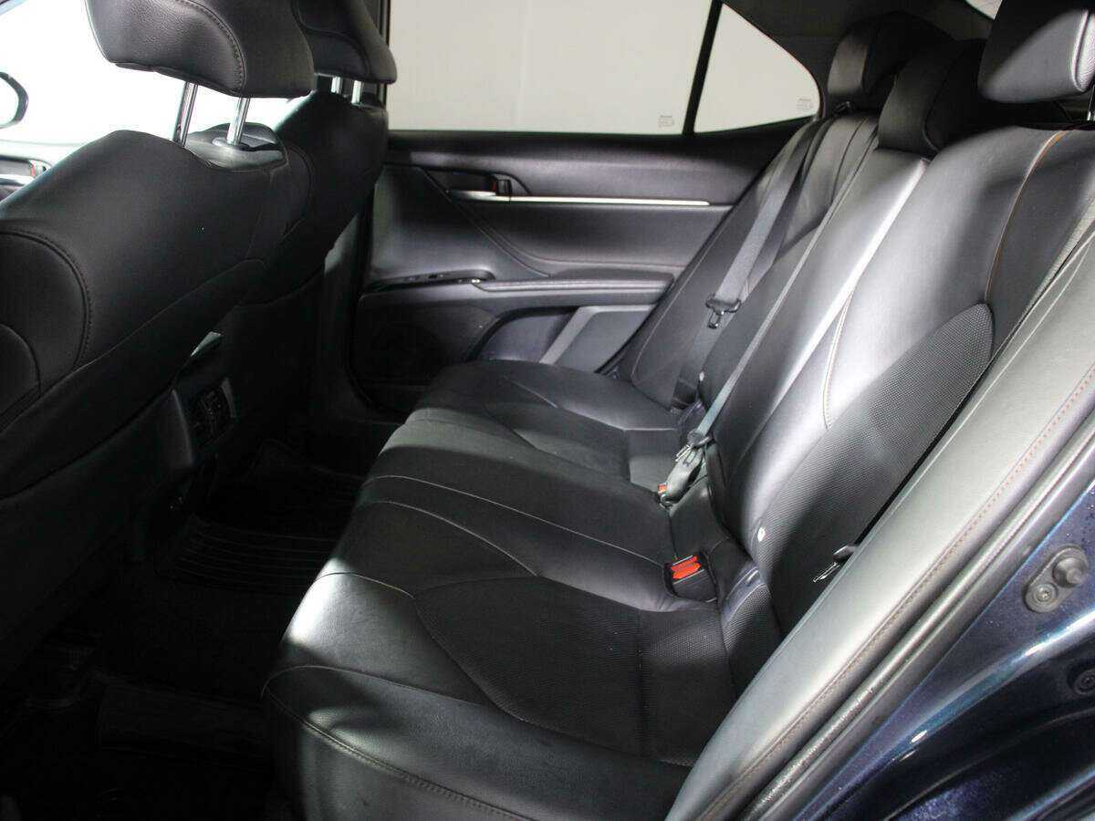 Toyota Camry с пробегом — 2018 год. Фото: #6