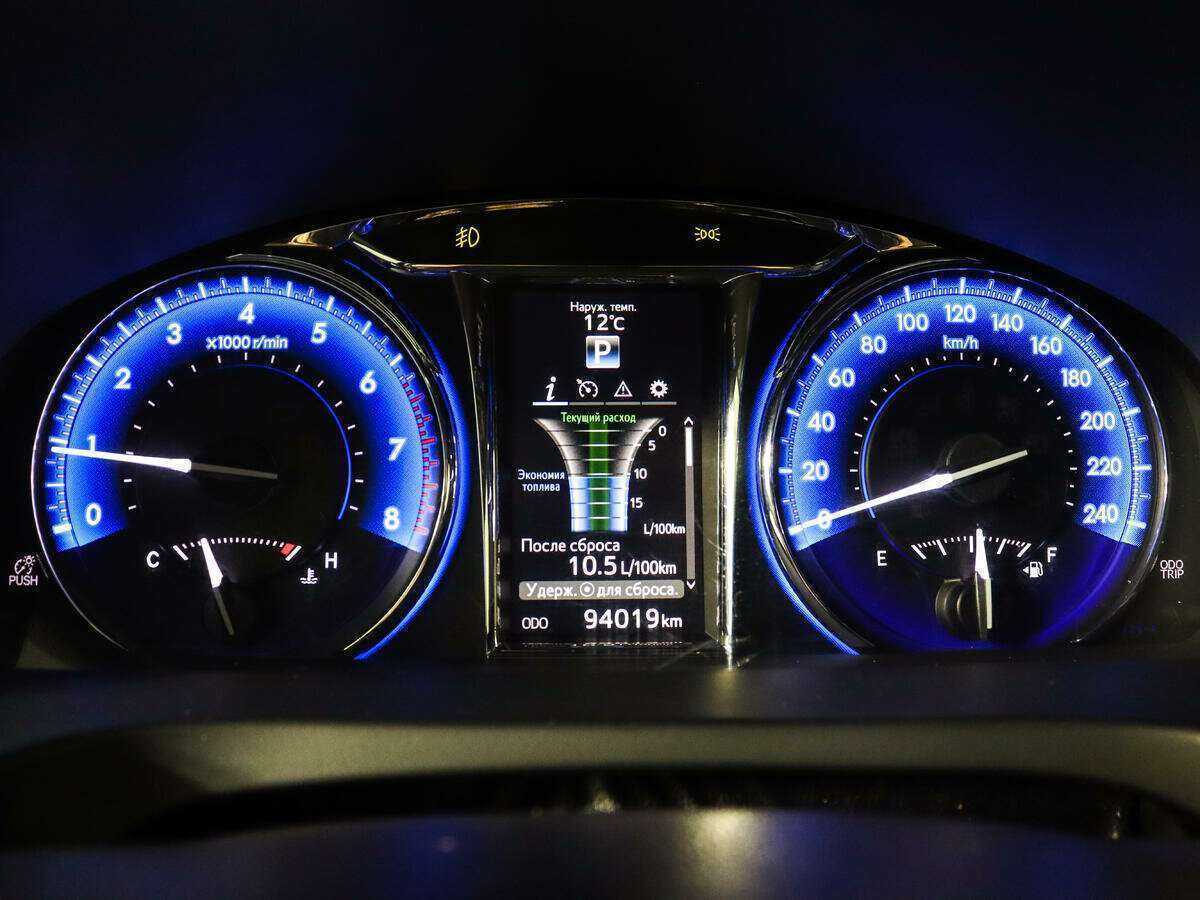 Toyota Camry с пробегом — 2017 год. Фото: #10