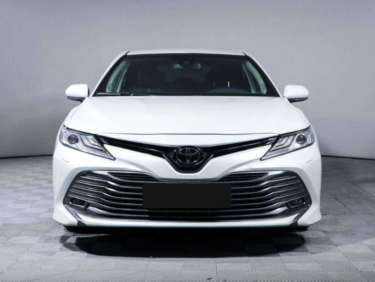 Toyota Camry с пробегом — 2018 год. Фото: #1