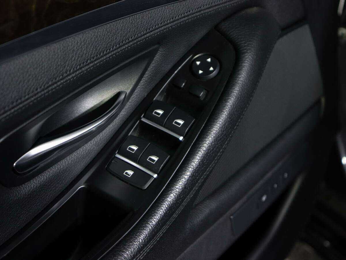 BMW 5 серии с пробегом — 2015 год. Фото: #12