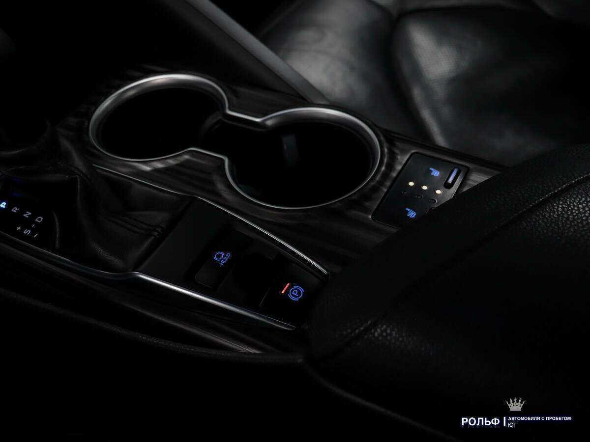 Toyota Camry с пробегом — 2018 год. Фото: #12