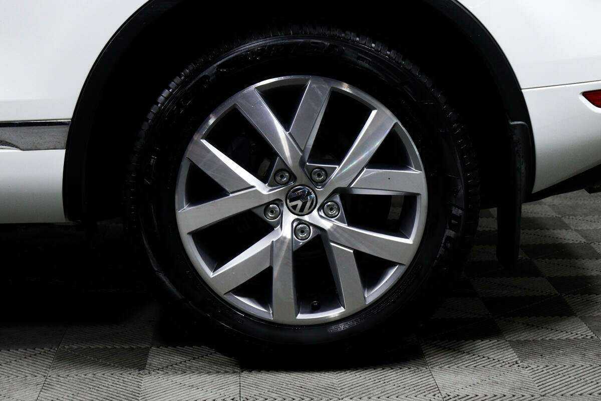 Volkswagen Touareg с пробегом — 2013 год. Фото: #13