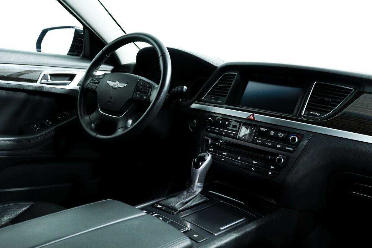 Hyundai Genesis с пробегом — 2016 год. Фото: #8