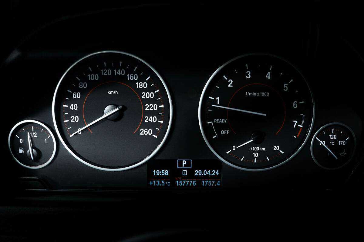 BMW 3 серии с пробегом — 2015 год. Фото: #9