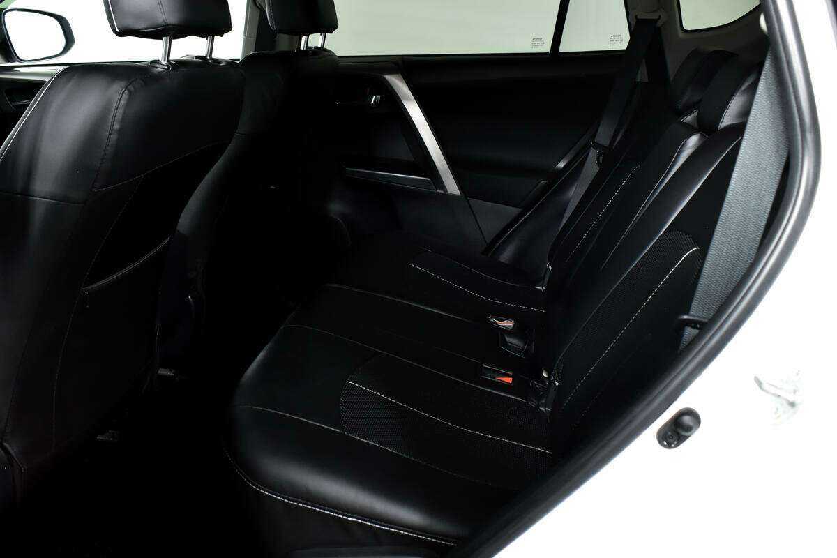 Toyota RAV4 с пробегом — 2018 год. Фото: #11