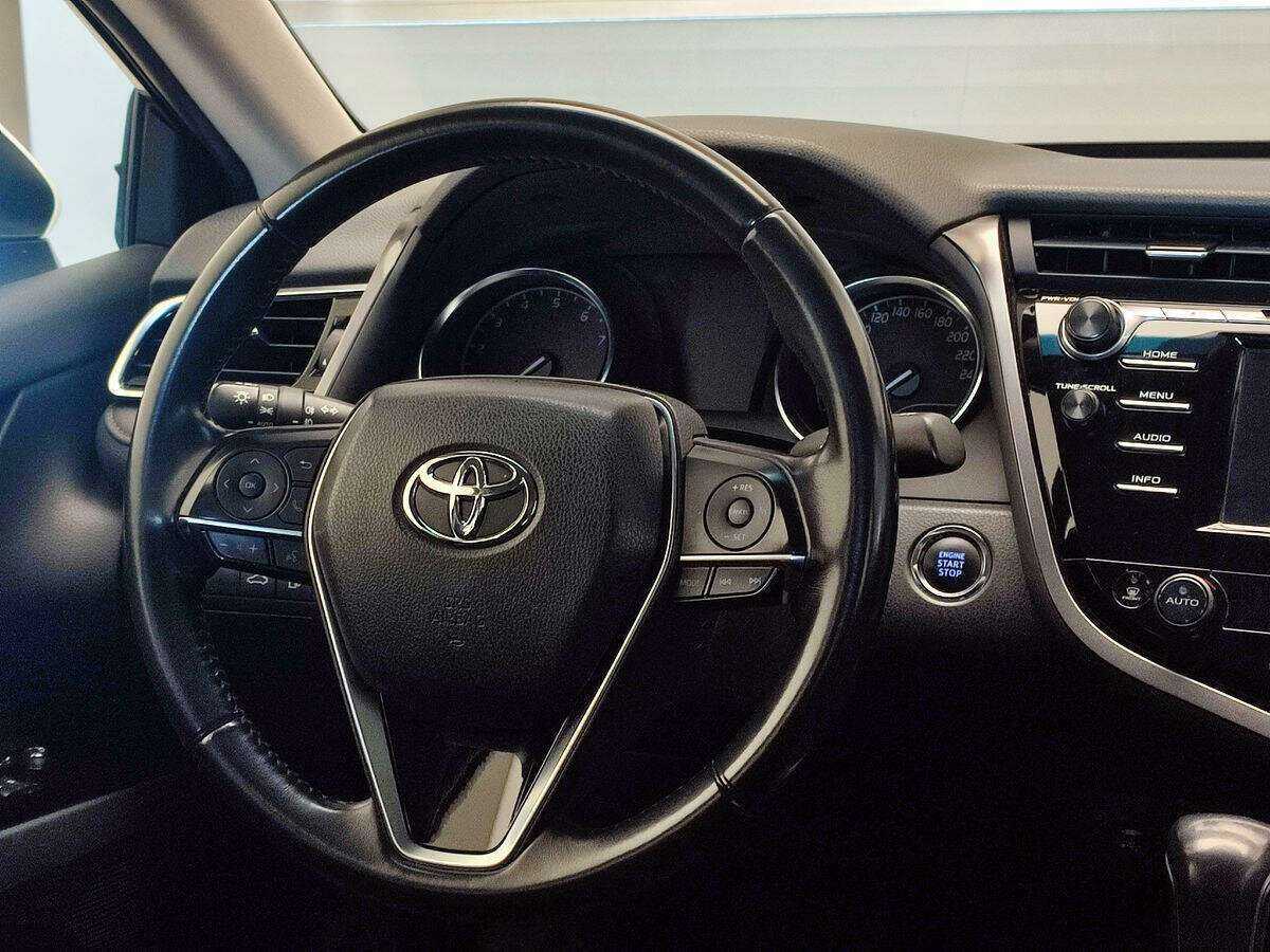 Toyota Camry с пробегом — 2018 год. Фото: #9