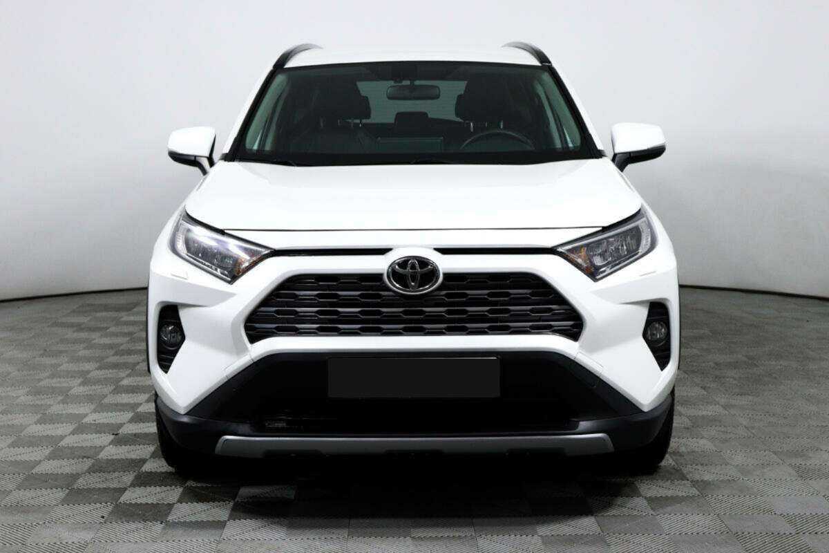 Toyota RAV4 с пробегом — 2020 год. Фото: #1