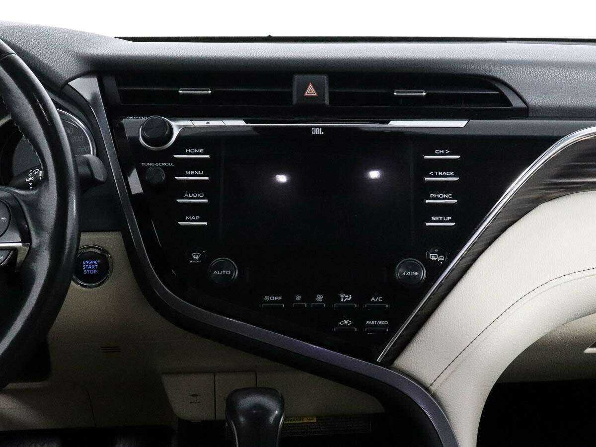 Toyota Camry с пробегом — 2018 год. Фото: #10