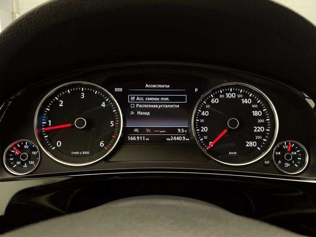 Volkswagen Touareg с пробегом — 2015 год. Фото: #20