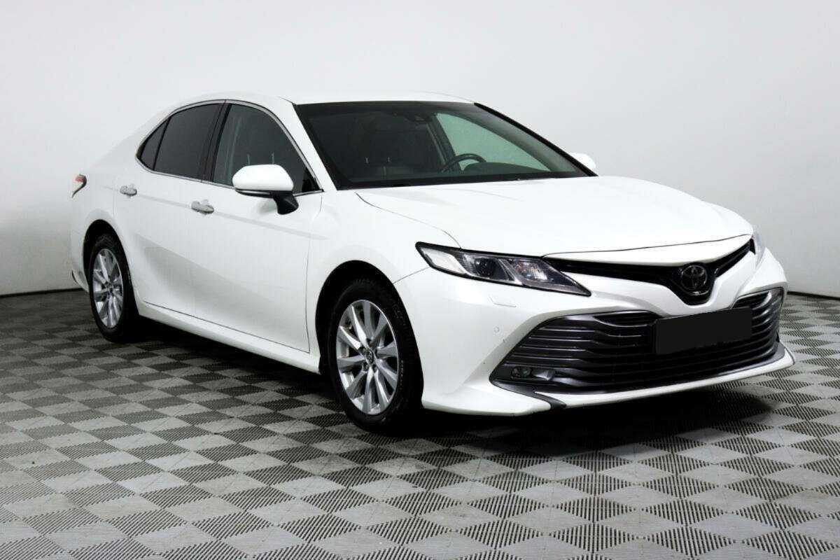 Toyota Camry с пробегом — 2019 год. Фото: #2