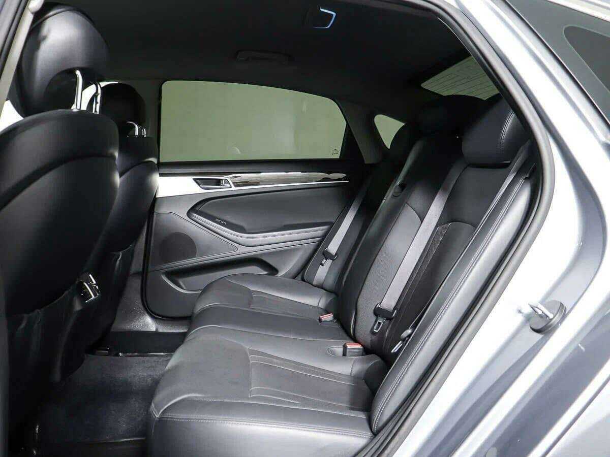 Hyundai Genesis с пробегом — 2014 год. Фото: #12