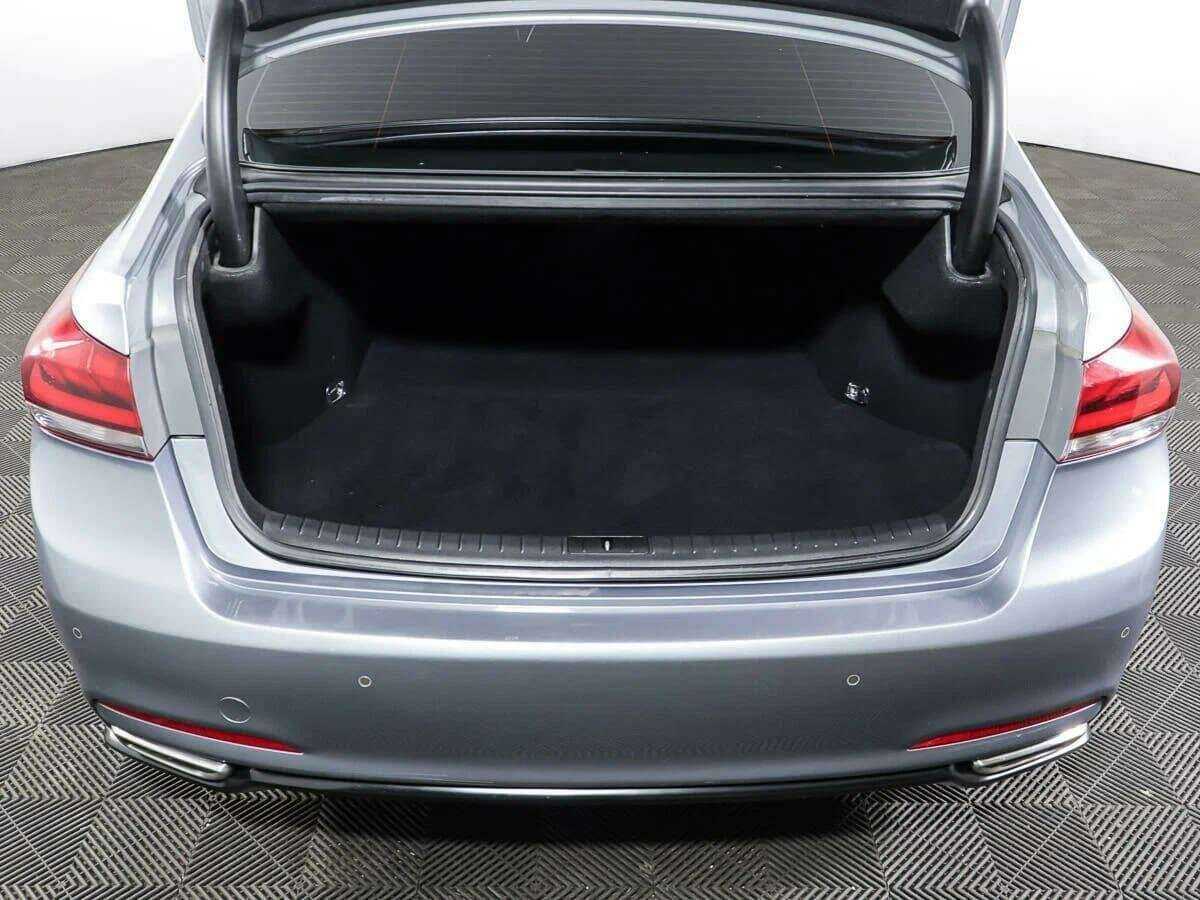 Hyundai Genesis с пробегом — 2014 год. Фото: #16