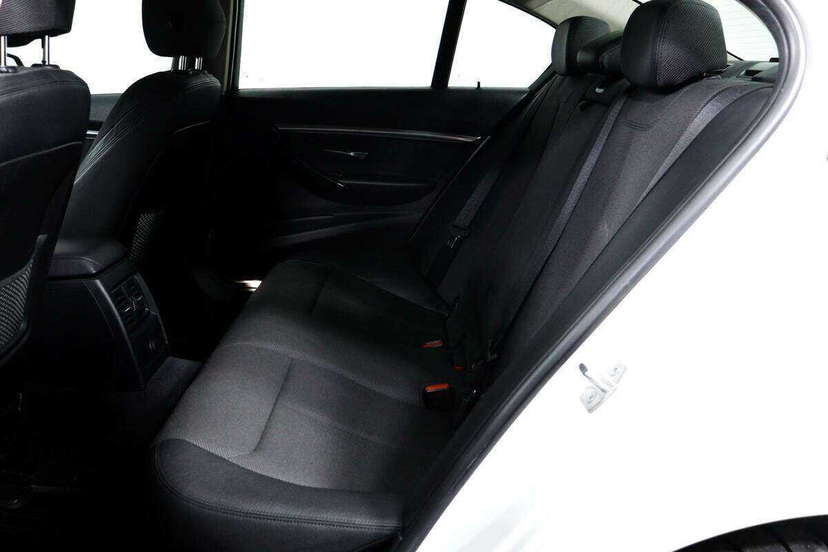 BMW 3 серии с пробегом — 2016 год. Фото: #11