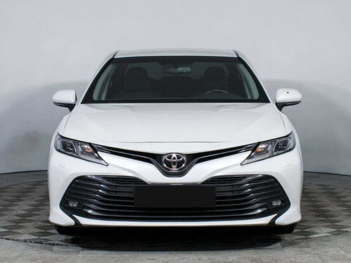 Toyota Camry с пробегом — 2020 год. Фото: #1