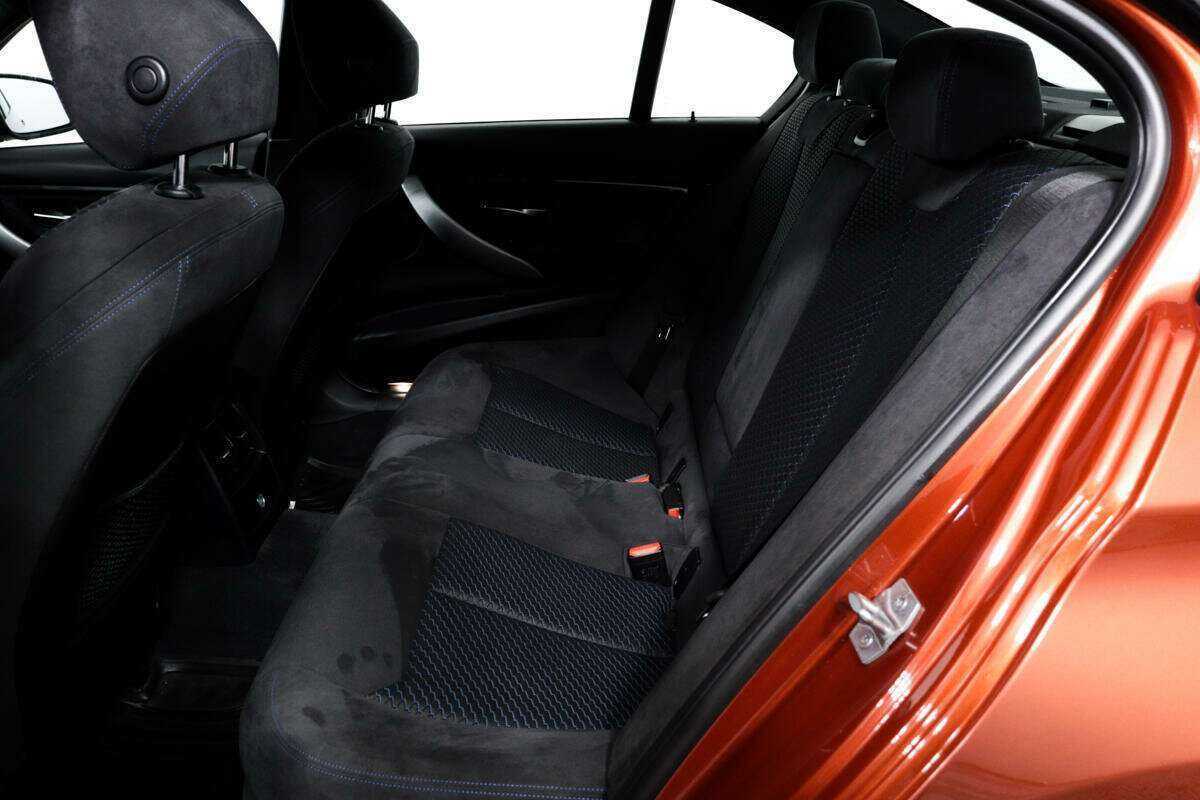 BMW 3 серии с пробегом — 2018 год. Фото: #11