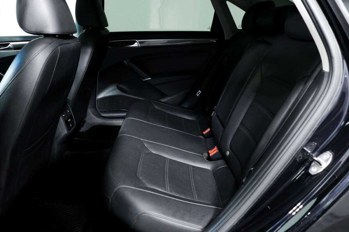 Volkswagen Passat с пробегом — 2017 год. Фото: #11