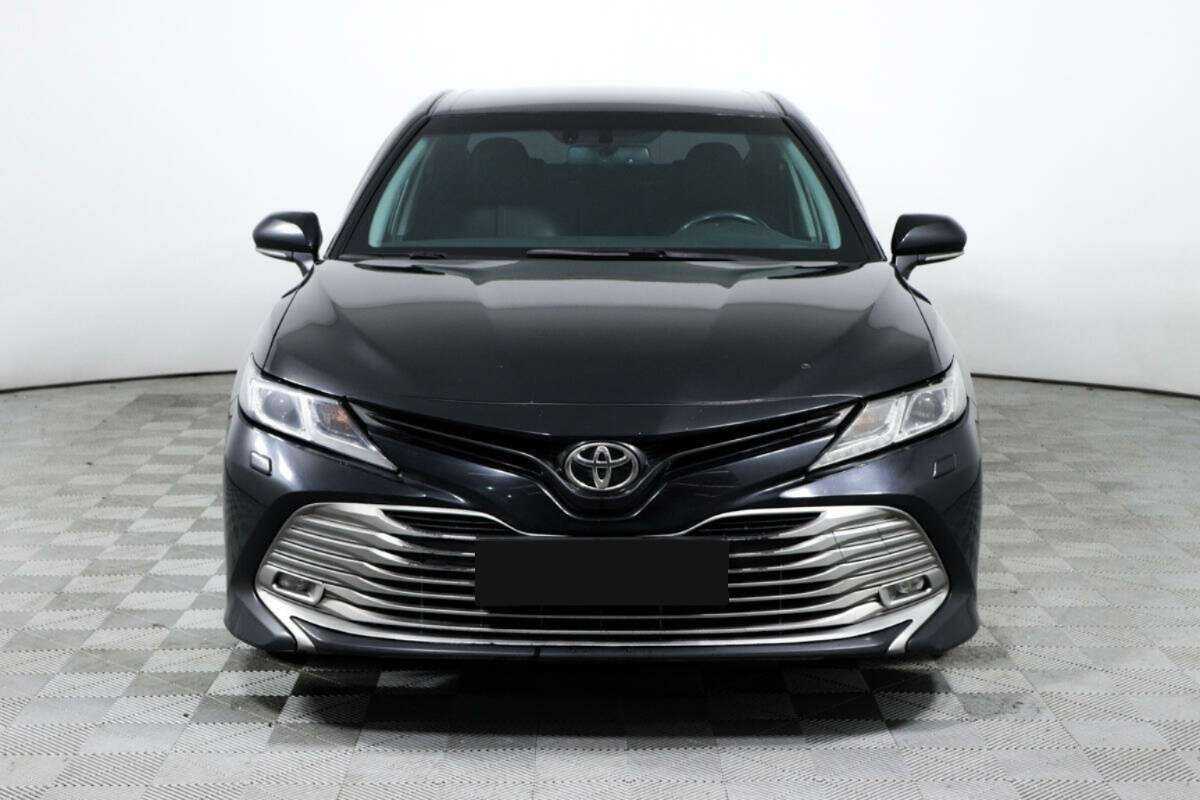 Toyota Camry с пробегом — 2019 год. Фото: #1