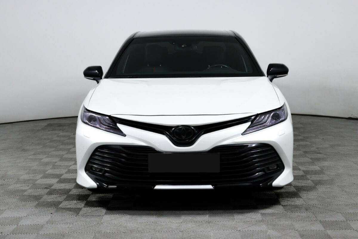 Toyota Camry с пробегом — 2021 год. Фото: #1