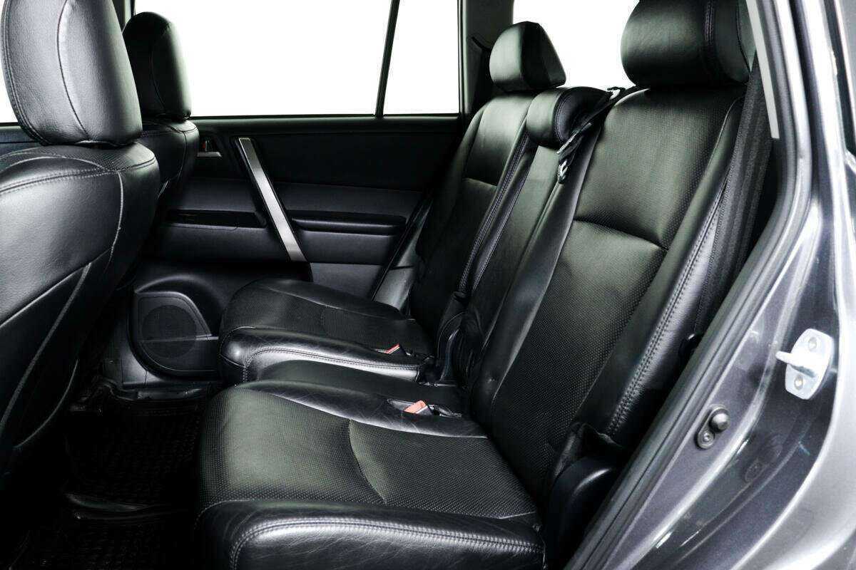 Toyota Highlander с пробегом — 2013 год. Фото: #11