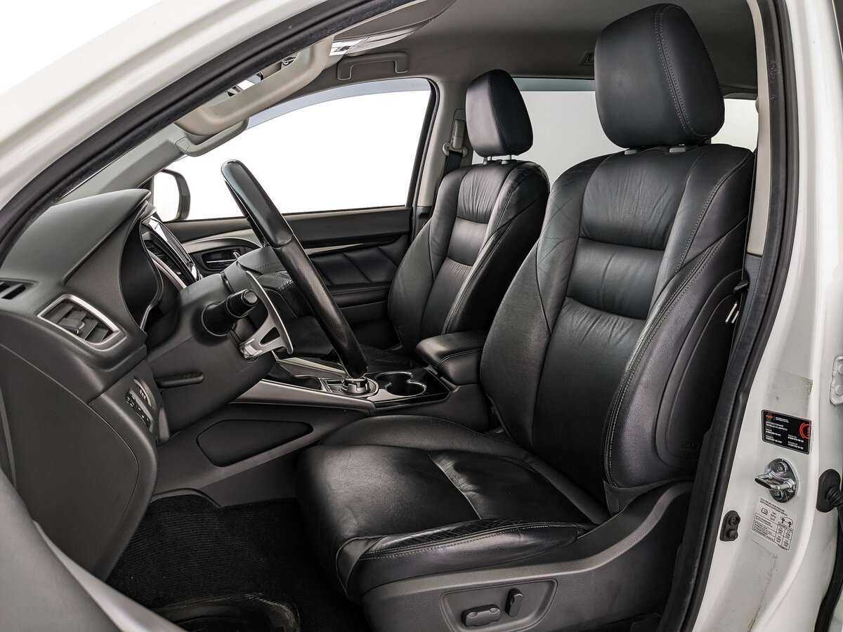 Mitsubishi Pajero Sport с пробегом — 2017 год. Фото: #15