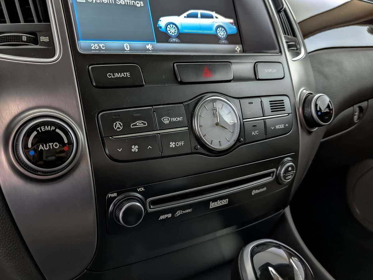 Hyundai Equus с пробегом — 2012 год. Фото: #22