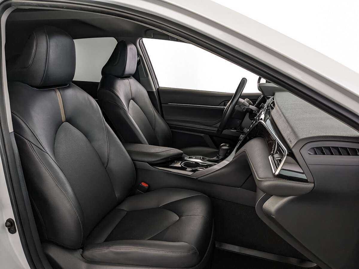 Toyota Camry с пробегом — 2021 год. Фото: #17