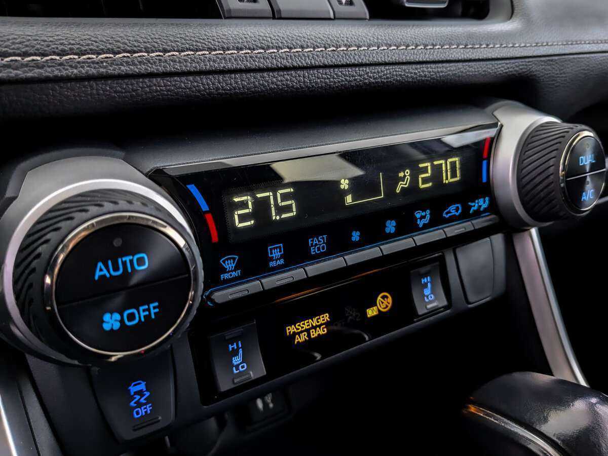 Toyota RAV4 с пробегом — 2020 год. Фото: #20