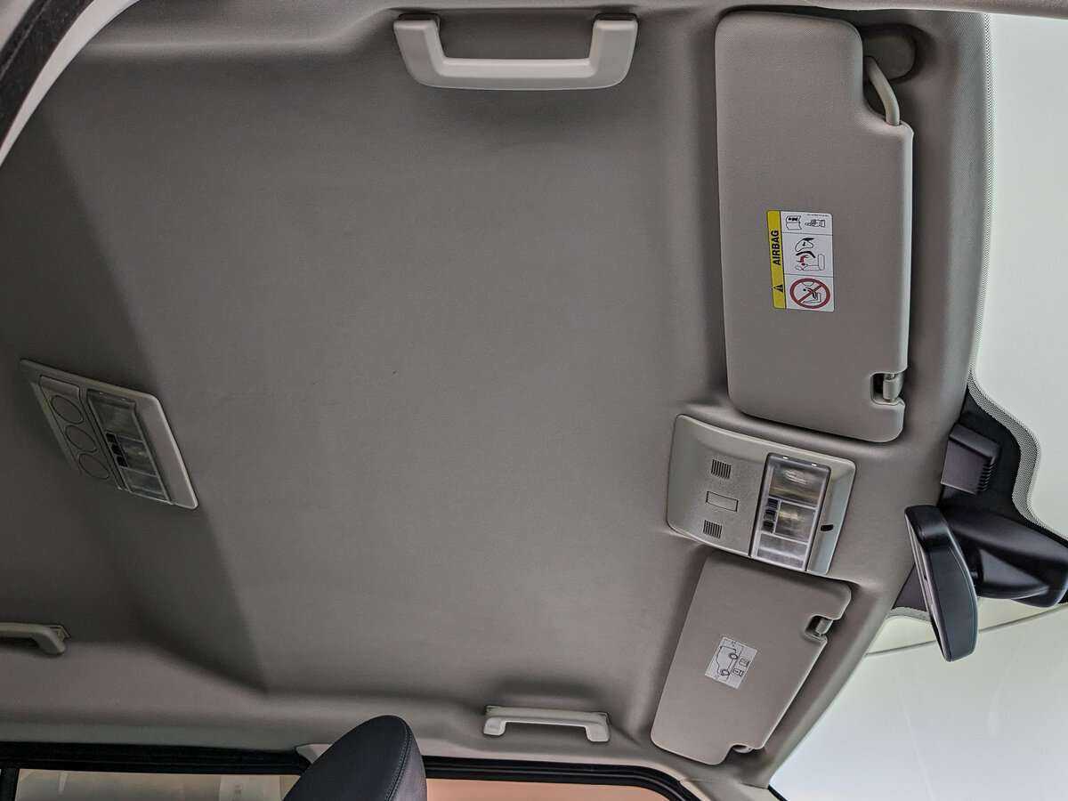 Land Rover Discovery с пробегом — 2015 год. Фото: #14