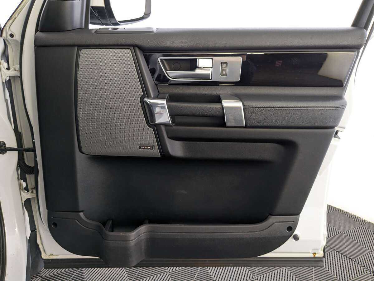 Land Rover Discovery с пробегом — 2015 год. Фото: #16