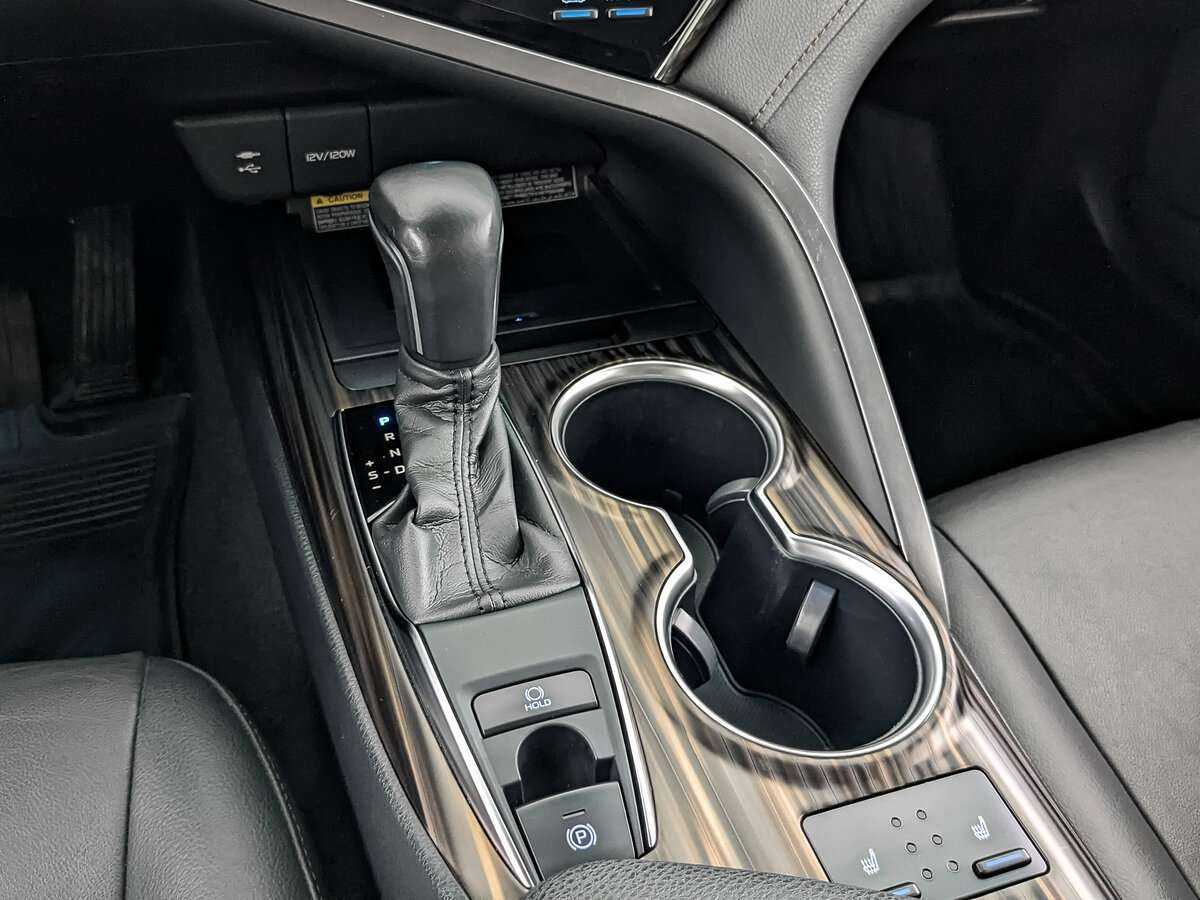 Toyota Camry с пробегом — 2018 год. Фото: #22