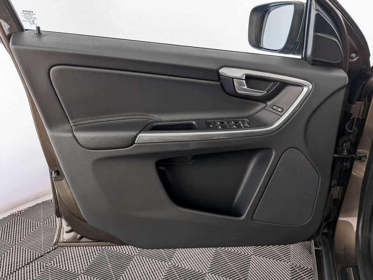 Volvo XC60 с пробегом — 2015 год. Фото: #17