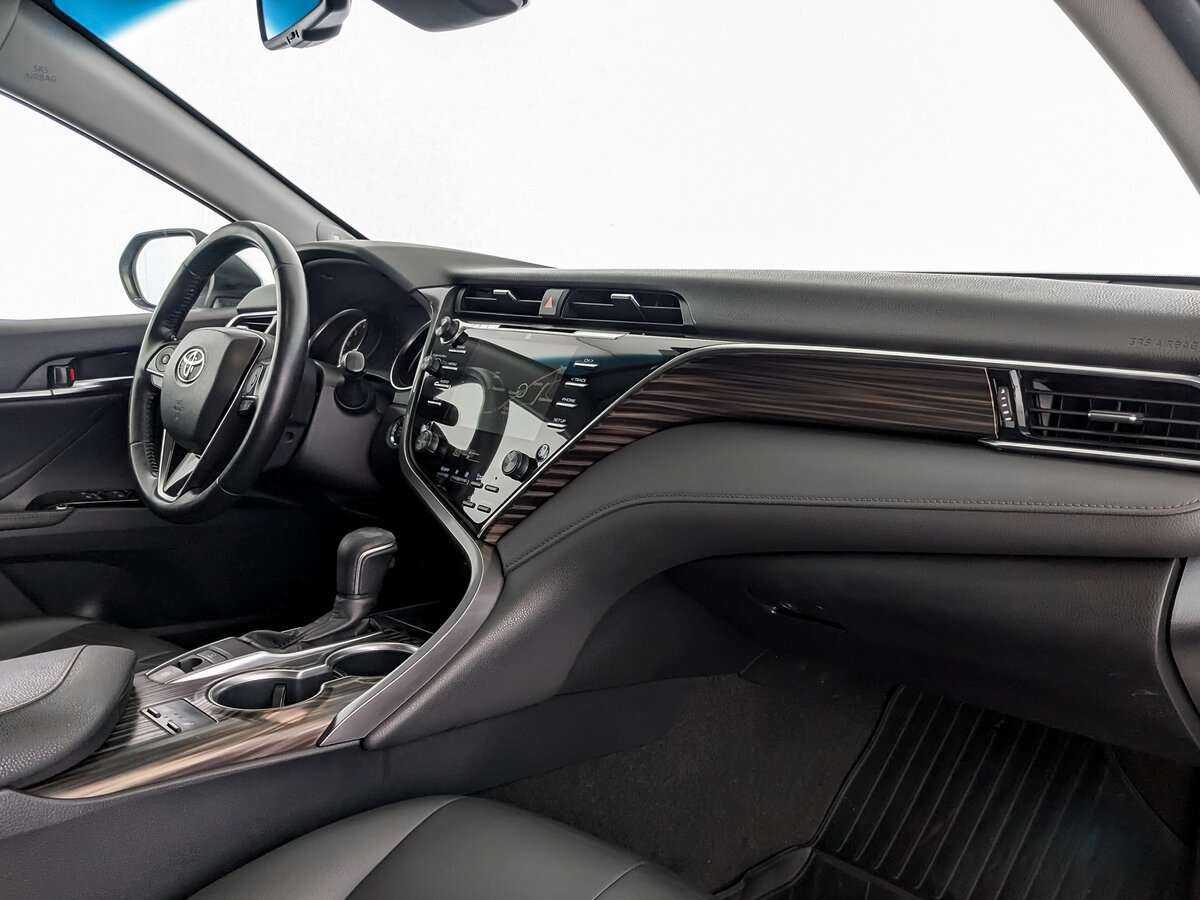 Toyota Camry с пробегом — 2019 год. Фото: #10