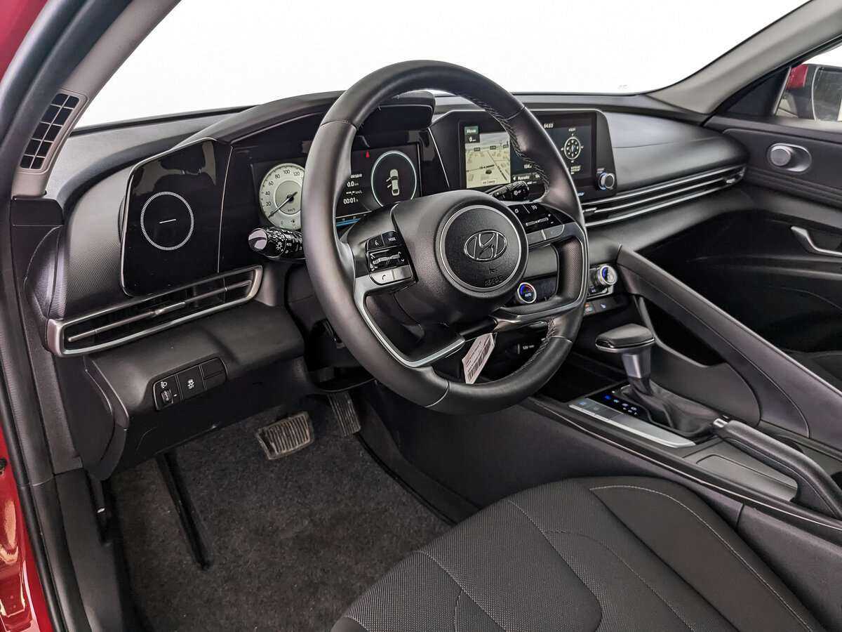 Hyundai Elantra с пробегом — 2021 год. Фото: #11