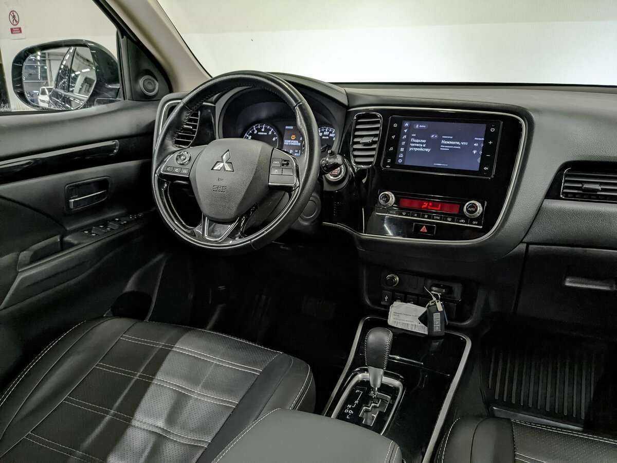Mitsubishi Outlander с пробегом — 2020 год. Фото: #16