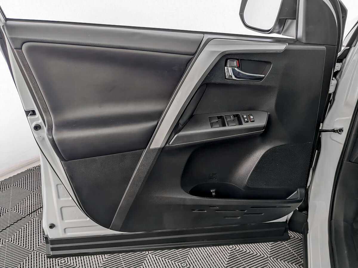 Toyota RAV4 с пробегом — 2019 год. Фото: #14