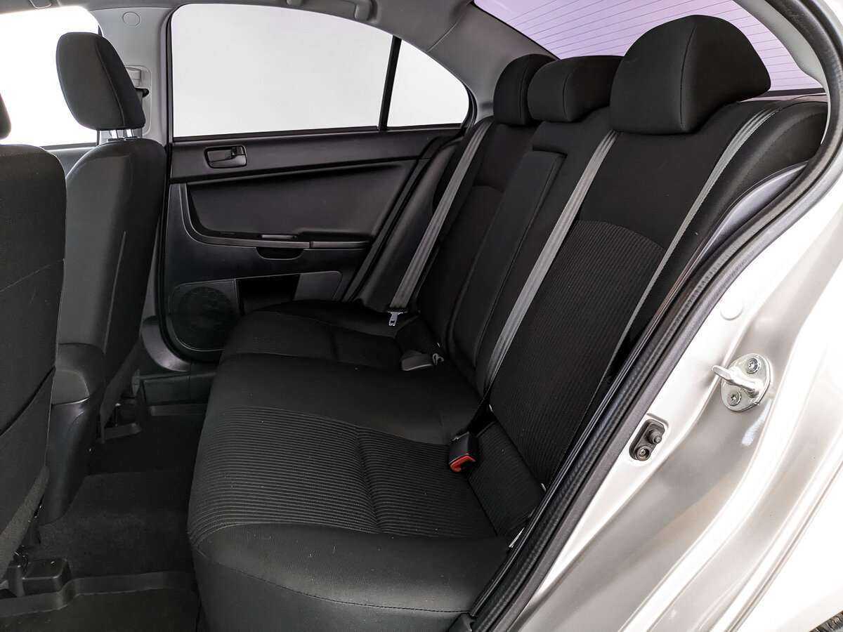 Mitsubishi Lancer с пробегом — 2015 год. Фото: #12