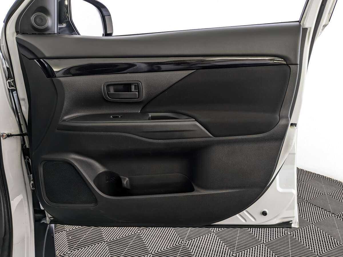 Mitsubishi Outlander с пробегом — 2019 год. Фото: #20