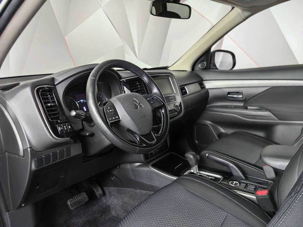 Mitsubishi Outlander с пробегом — 2018 год. Фото: #13
