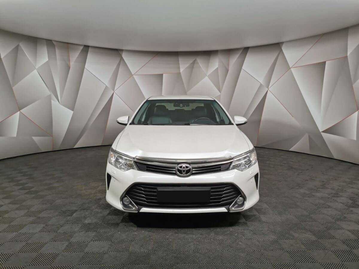 Toyota Camry с пробегом — 2016 год. Фото: #6