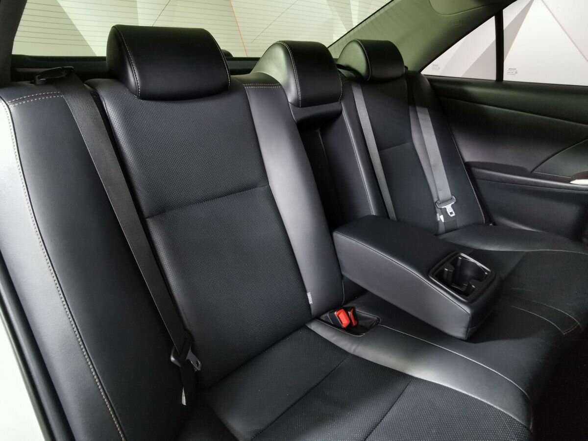 Toyota Camry с пробегом — 2016 год. Фото: #11