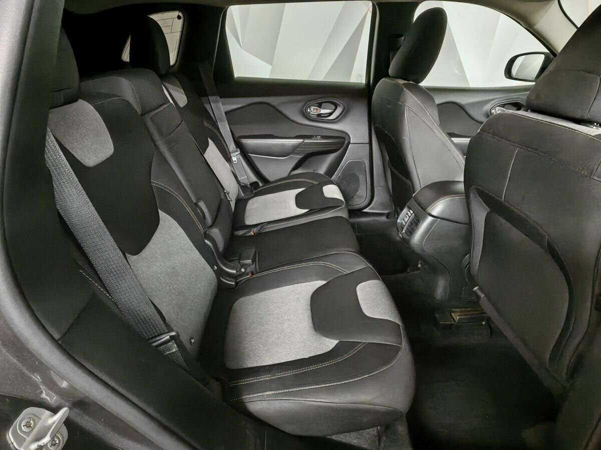 Jeep Cherokee с пробегом — 2014 год. Фото: #11