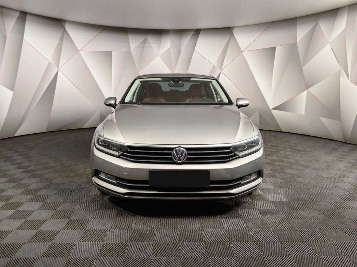 Volkswagen Passat с пробегом — 2017 год. Фото: #6