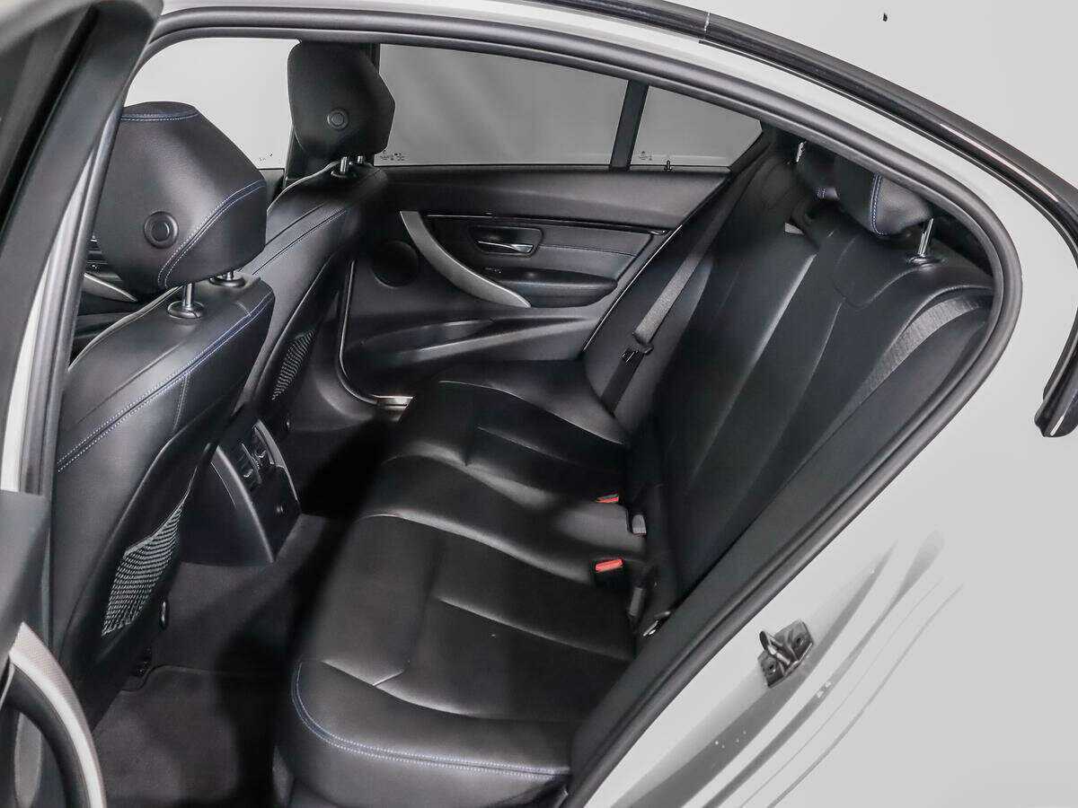 BMW 3 серии с пробегом — 2018 год. Фото: #10