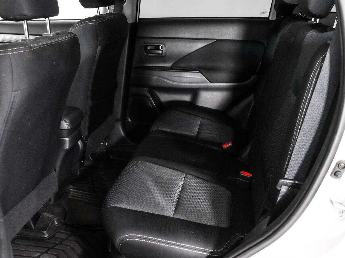Mitsubishi Outlander с пробегом — 2018 год. Фото: #10