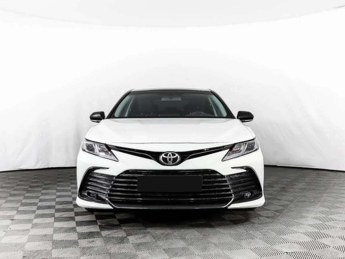 Toyota Camry с пробегом — 2021 год. Фото: #1