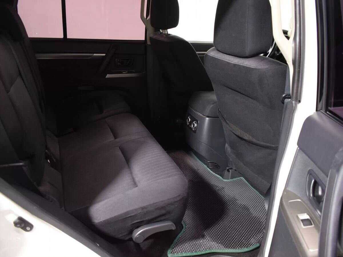 Mitsubishi Pajero с пробегом — 2015 год. Фото: #8