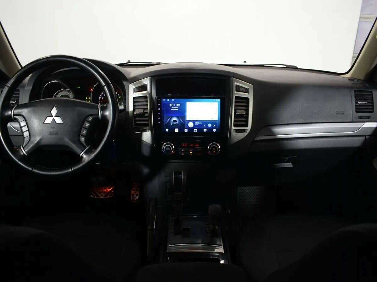 Mitsubishi Pajero с пробегом — 2015 год. Фото: #10