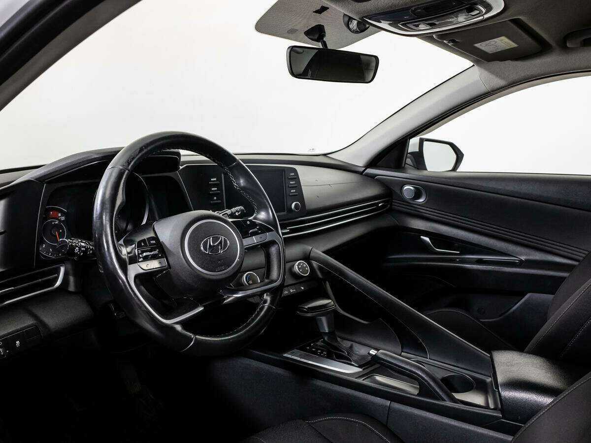 Hyundai Elantra с пробегом — 2020 год. Фото: #8
